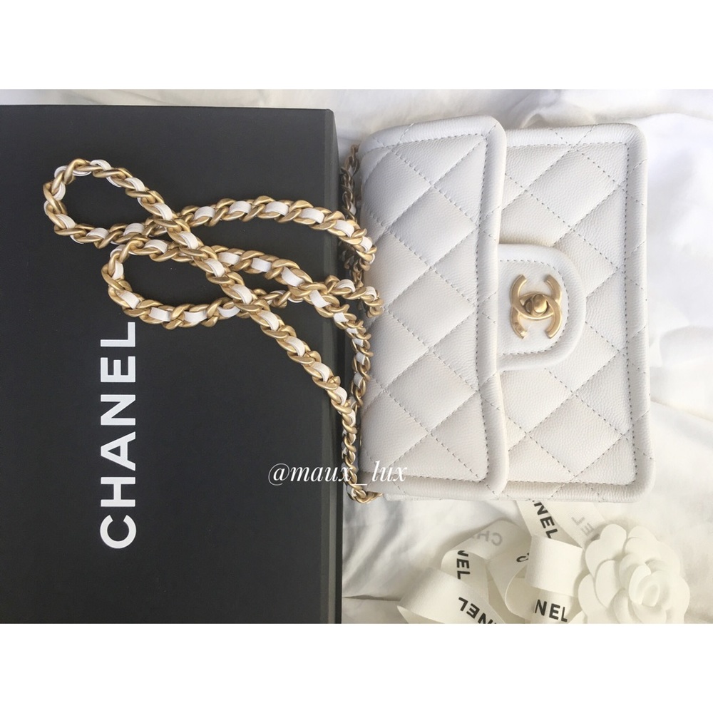 Chanel Caviar Classic Flap - Picture 4 of 17